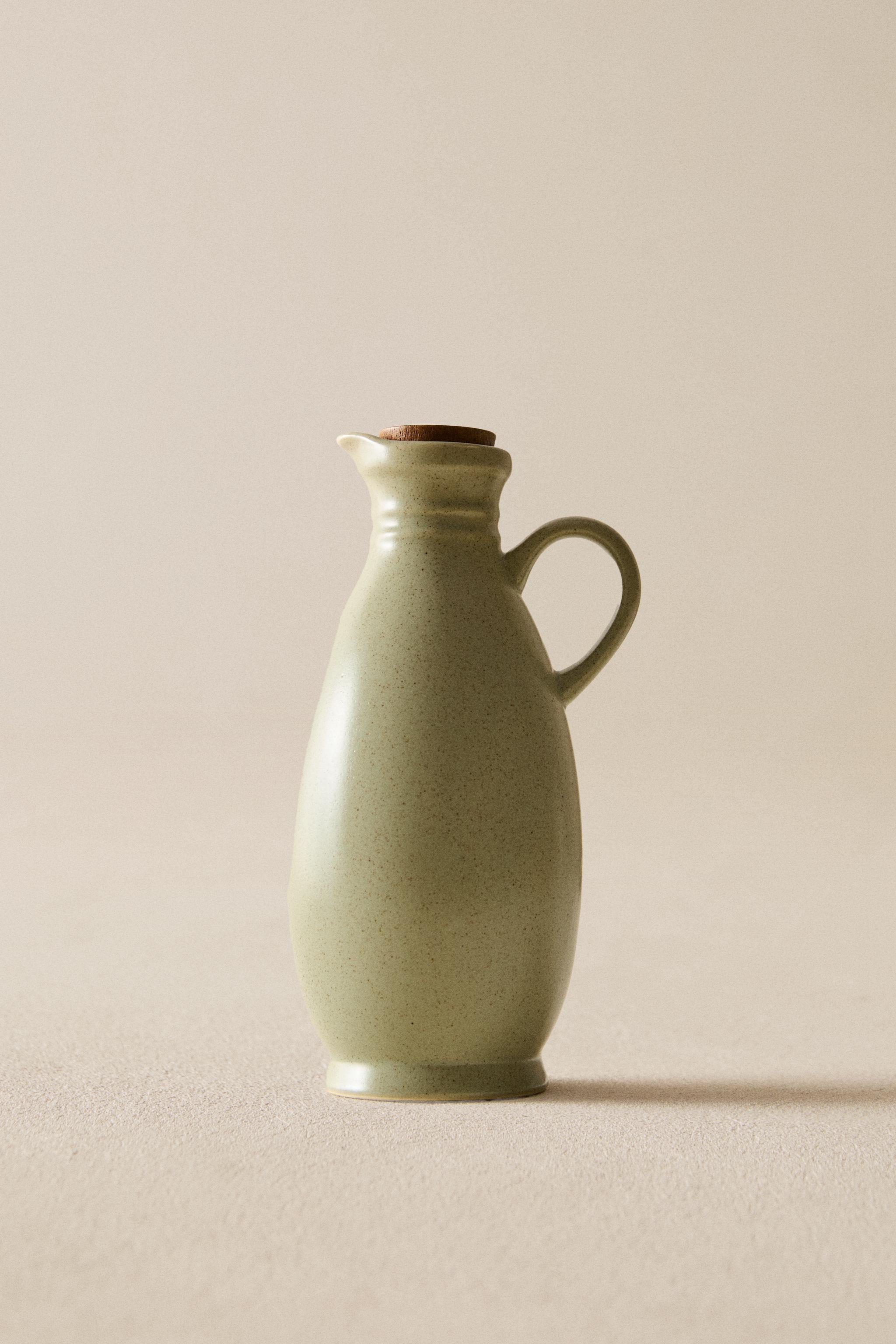 STONEWARE CRUET WITH LID